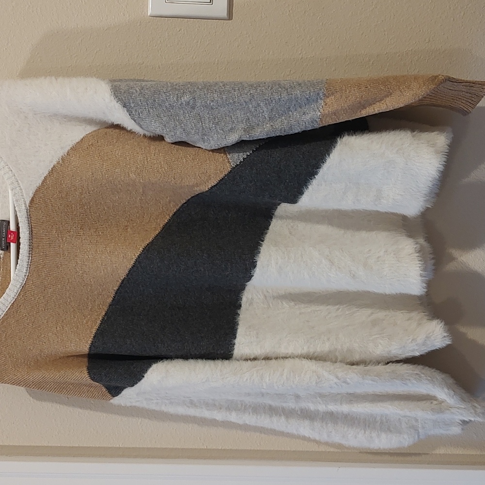 Vince Camuto Sweater